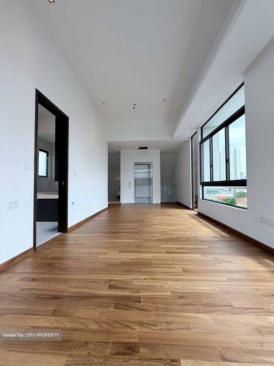 East Coast Avenue (D15), Terrace #519952431